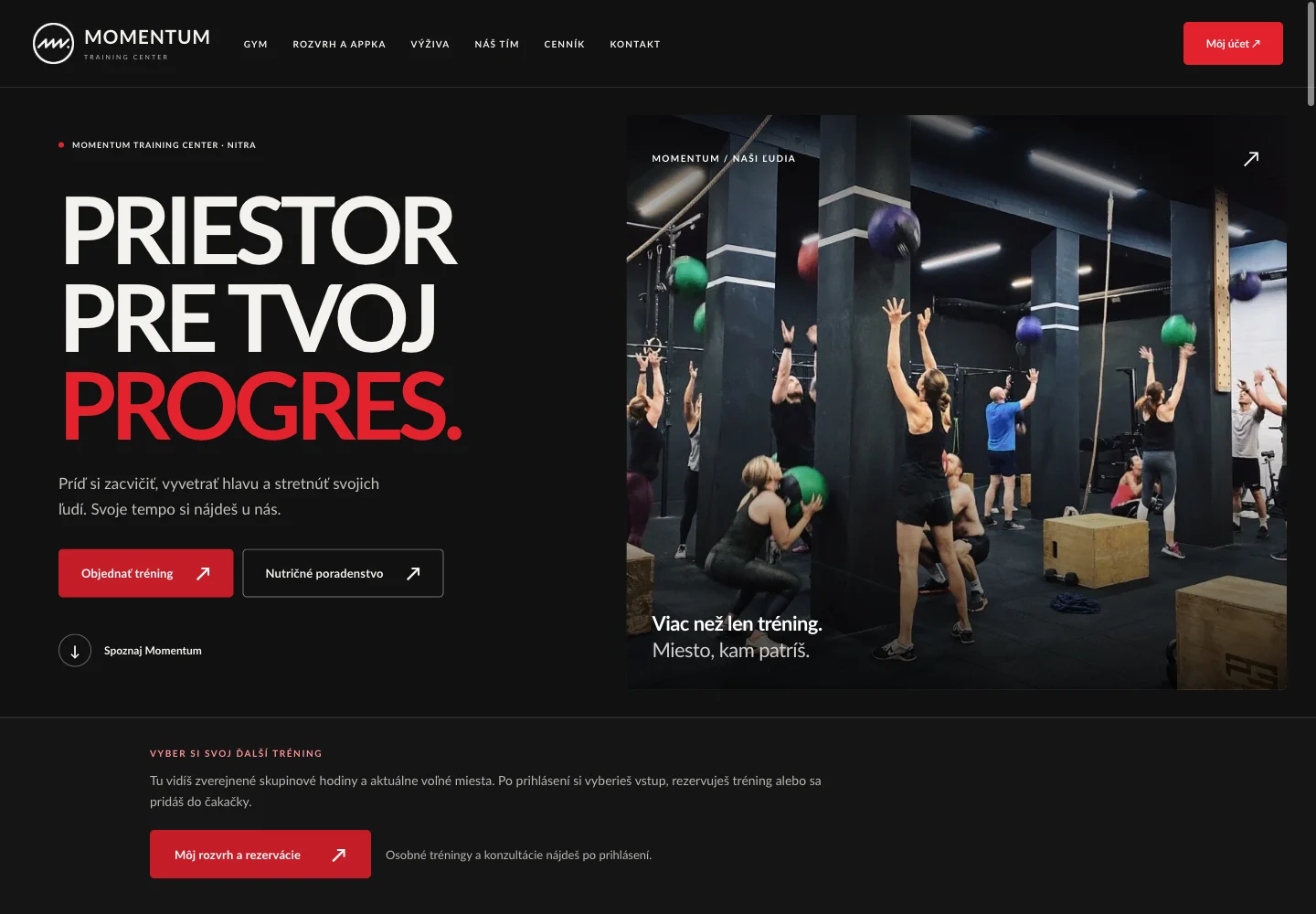 Web Momentum s tmavým dizajnom, fotografiou skupinového tréningu a tlačidlom Objednať tréning